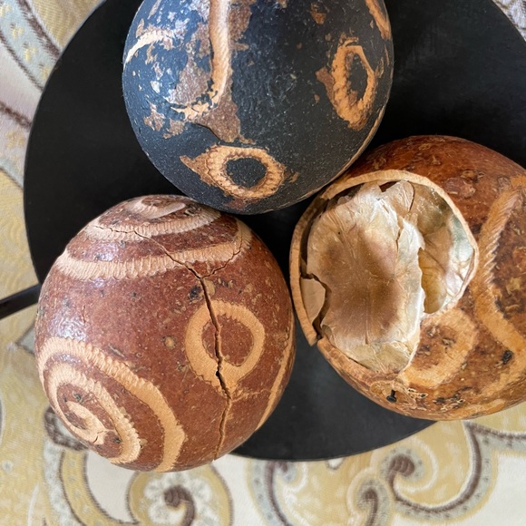 Black Decorative Dish with 3 Decorative Balls - Picture 3 of 3